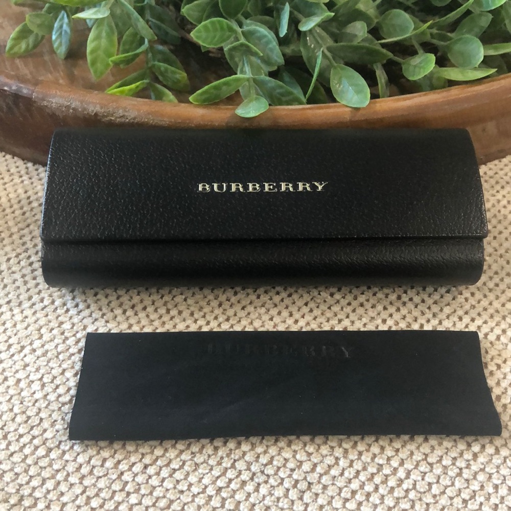Burberry- eye glass case